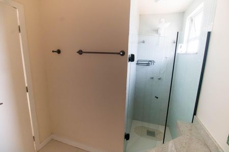 Casa de condomínio à venda com 182m², 4 quartos e 2 vagasBanheiro da Suíte 1