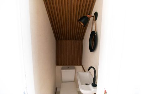 Casa de condomínio à venda com 182m², 4 quartos e 2 vagasLavabo