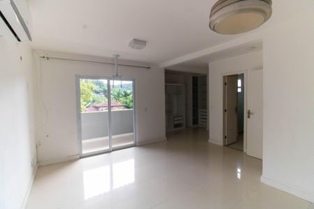 Casa de condomínio à venda com 182m², 4 quartos e 2 vagasSuíte 1