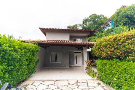 Casa de condomínio à venda com 182m², 4 quartos e 2 vagasFachada