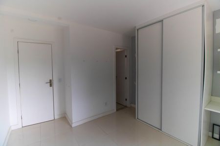 Casa de condomínio à venda com 182m², 4 quartos e 2 vagasSuíte 3