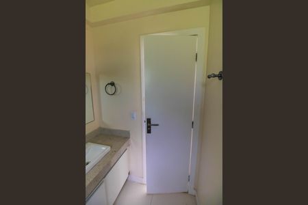 Casa de condomínio à venda com 182m², 4 quartos e 2 vagasBanheiro da Suíte 2