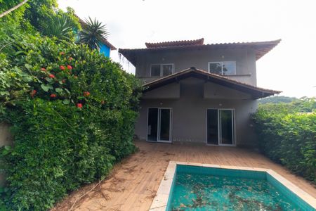 Casa de condomínio à venda com 182m², 4 quartos e 2 vagasÁrea externa