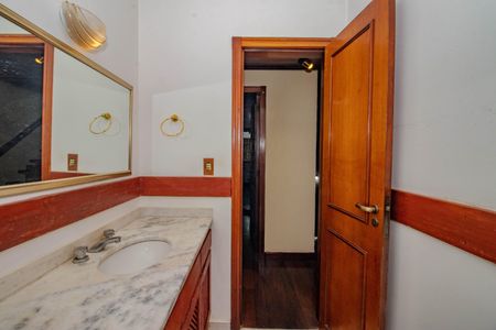 Casa de condomínio à venda com 398m², 3 quartos e 4 vagasBanheiro Social