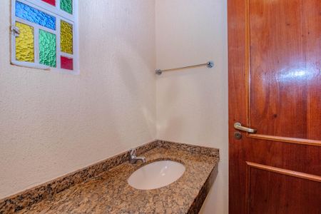 Casa de condomínio à venda com 398m², 3 quartos e 4 vagasLavabo