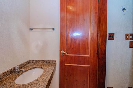 Casa de condomínio à venda com 398m², 3 quartos e 4 vagasLavabo