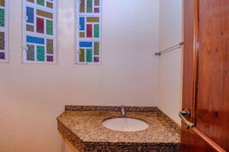 Casa de condomínio à venda com 398m², 3 quartos e 4 vagasLavabo