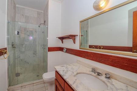 Casa de condomínio à venda com 398m², 3 quartos e 4 vagasBanheiro Social