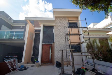 Casa de condomínio para alugar com 238m², 4 quartos e sem vaga Casa de condomínio para alugar com 238m², 4 quartos e sem vagaFachada