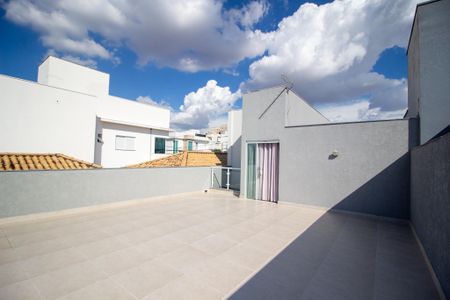 Casa de condomínio para alugar com 238m², 4 quartos e sem vaga Casa de condomínio para alugar com 238m², 4 quartos e sem vagaTerraço