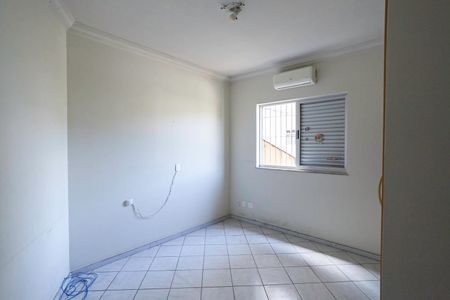 Casa à venda com 375m², 3 quartos e 4 vagas Casa à venda com 375m², 3 quartos e 4 vagasQuarto 1