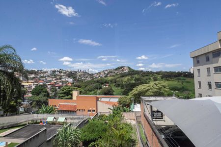 Casa à venda com 375m², 3 quartos e 4 vagas Casa à venda com 375m², 3 quartos e 4 vagasVista da varanda da suíte