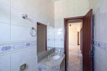 Casa à venda com 375m², 3 quartos e 4 vagas Casa à venda com 375m², 3 quartos e 4 vagasBanheiro social