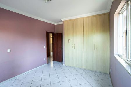 Casa à venda com 375m², 3 quartos e 4 vagas Casa à venda com 375m², 3 quartos e 4 vagasQuarto 2