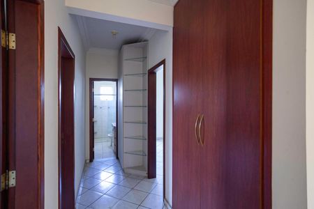 Casa à venda com 375m², 3 quartos e 4 vagas Casa à venda com 375m², 3 quartos e 4 vagasCorredor