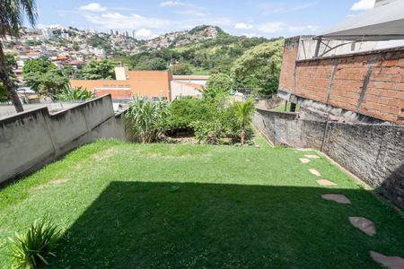 Casa à venda com 375m², 3 quartos e 4 vagas Casa à venda com 375m², 3 quartos e 4 vagasQuintal