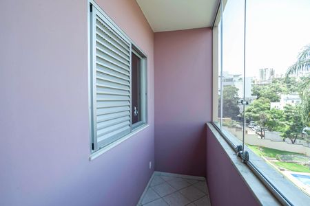 Casa à venda com 375m², 3 quartos e 4 vagas Casa à venda com 375m², 3 quartos e 4 vagasVaranda do quarto 2