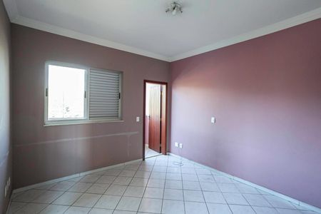 Casa à venda com 375m², 3 quartos e 4 vagas Casa à venda com 375m², 3 quartos e 4 vagasQuarto 2