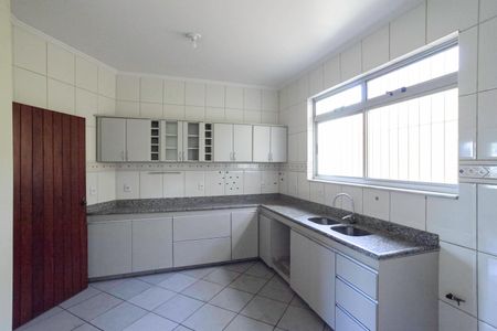 Casa à venda com 375m², 3 quartos e 4 vagas Casa à venda com 375m², 3 quartos e 4 vagasCozinha
