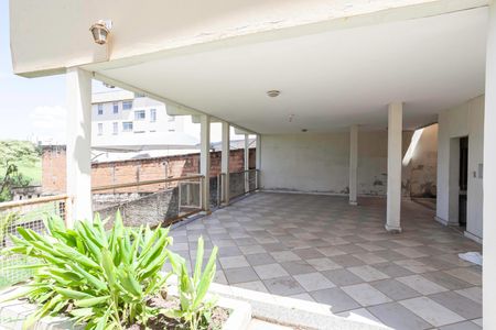 Casa à venda com 375m², 3 quartos e 4 vagas Casa à venda com 375m², 3 quartos e 4 vagasQuintal