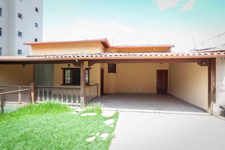 Casa à venda com 375m², 3 quartos e 4 vagas Casa à venda com 375m², 3 quartos e 4 vagasGaragem