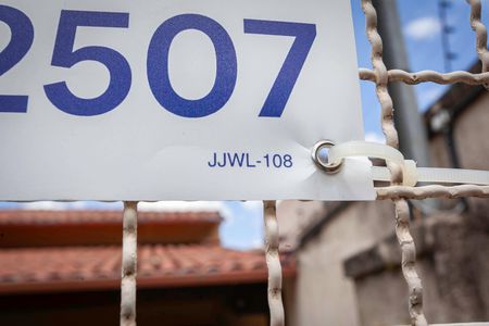 Casa à venda com 375m², 3 quartos e 4 vagas Casa à venda com 375m², 3 quartos e 4 vagasFachada