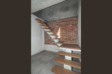 Casa à venda com 130m², 2 quartos e 1 vagaEscada
