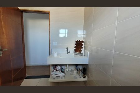 Casa para alugar com 280m², 3 quartos e 2 vagasBanheiro - Piso superior