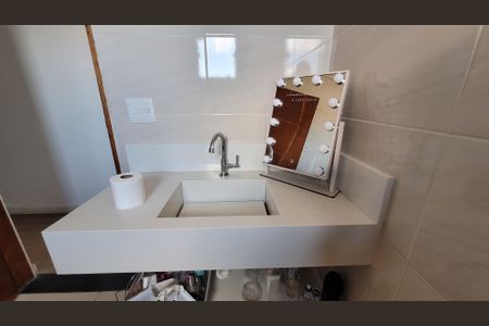 Casa para alugar com 280m², 3 quartos e 2 vagasBanheiro - Piso superior