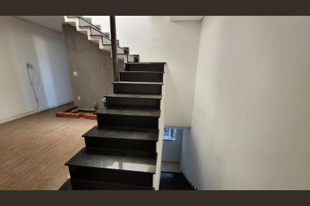 Casa para alugar com 280m², 3 quartos e 2 vagasÁrea de Serviço - Escadas acesso