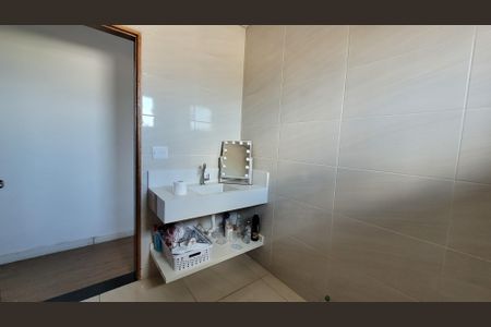 Casa para alugar com 280m², 3 quartos e 2 vagasBanheiro - Piso superior