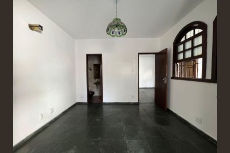 Casa à venda com 4 quartos, 275m² em Ouro Preto, Belo Horizonte
