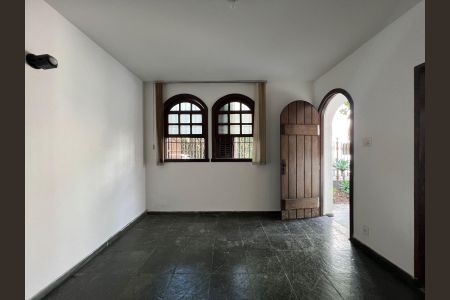 Casa à venda com 4 quartos, 275m² em Ouro Preto, Belo Horizonte