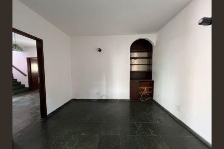 Casa à venda com 4 quartos, 275m² em Ouro Preto, Belo Horizonte