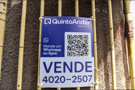 Casa à venda com 60m², 3 quartos e sem vaga Casa à venda com 60m², 3 quartos e sem vagaFachada