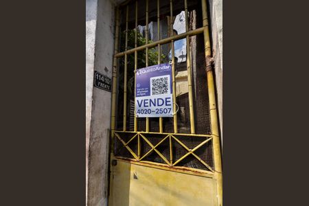 Casa à venda com 60m², 3 quartos e sem vaga Casa à venda com 60m², 3 quartos e sem vagaFachada