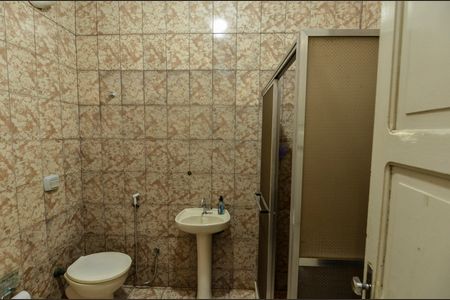 Casa à venda com 60m², 3 quartos e sem vaga Casa à venda com 60m², 3 quartos e sem vagaBanheiro