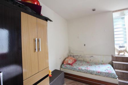 Casa à venda com 336m², 4 quartos e 5 vagasCasa 2