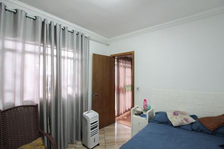 Casa à venda com 336m², 4 quartos e 5 vagasQuarto 2