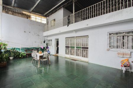 Casa à venda com 336m², 4 quartos e 5 vagasVaranda