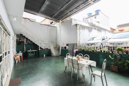 Casa à venda com 336m², 4 quartos e 5 vagasVaranda