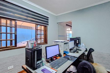 Casa à venda com 300m², 3 quartos e 6 vagasEscritório
