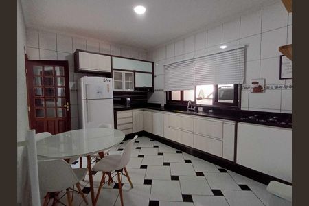 Cozinha de casa para alugar com 3 quartos, 130m² em Loteamento Villa Branca, Jacareí