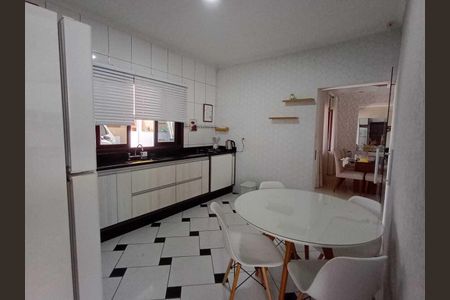 Casa para alugar com 3 quartos, 130m² em Loteamento Villa Branca, Jacareí