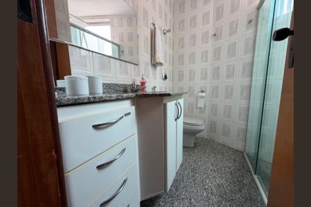 Apartamento à venda com 83m², 3 quartos e 2 vagasBanheiro