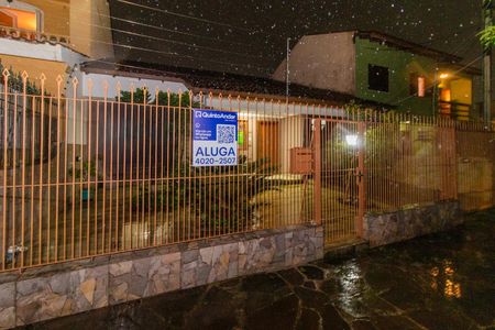 Casa para alugar com 131m², 3 quartos e 2 vagas Casa para alugar com 131m², 3 quartos e 2 vagasFachada