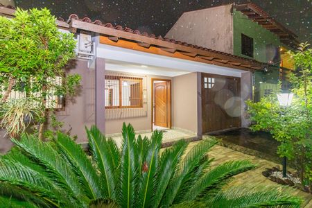 Casa para alugar com 131m², 3 quartos e 2 vagas Casa para alugar com 131m², 3 quartos e 2 vagasFachada