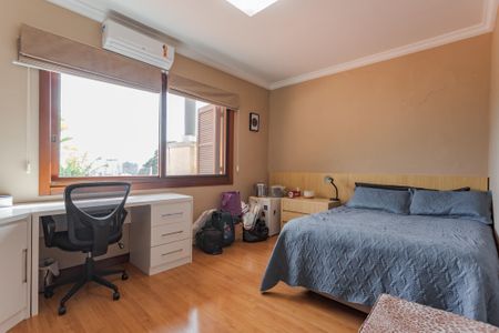 Casa à venda com 250m², 5 quartos e 4 vagasSuíte 2