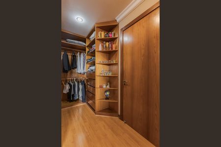 Casa à venda com 250m², 5 quartos e 4 vagasSuíte 1
