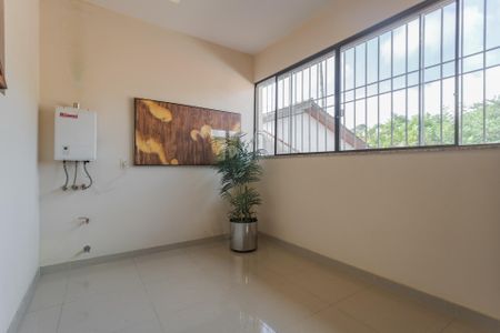 Casa à venda com 250m², 5 quartos e 4 vagasAcademia